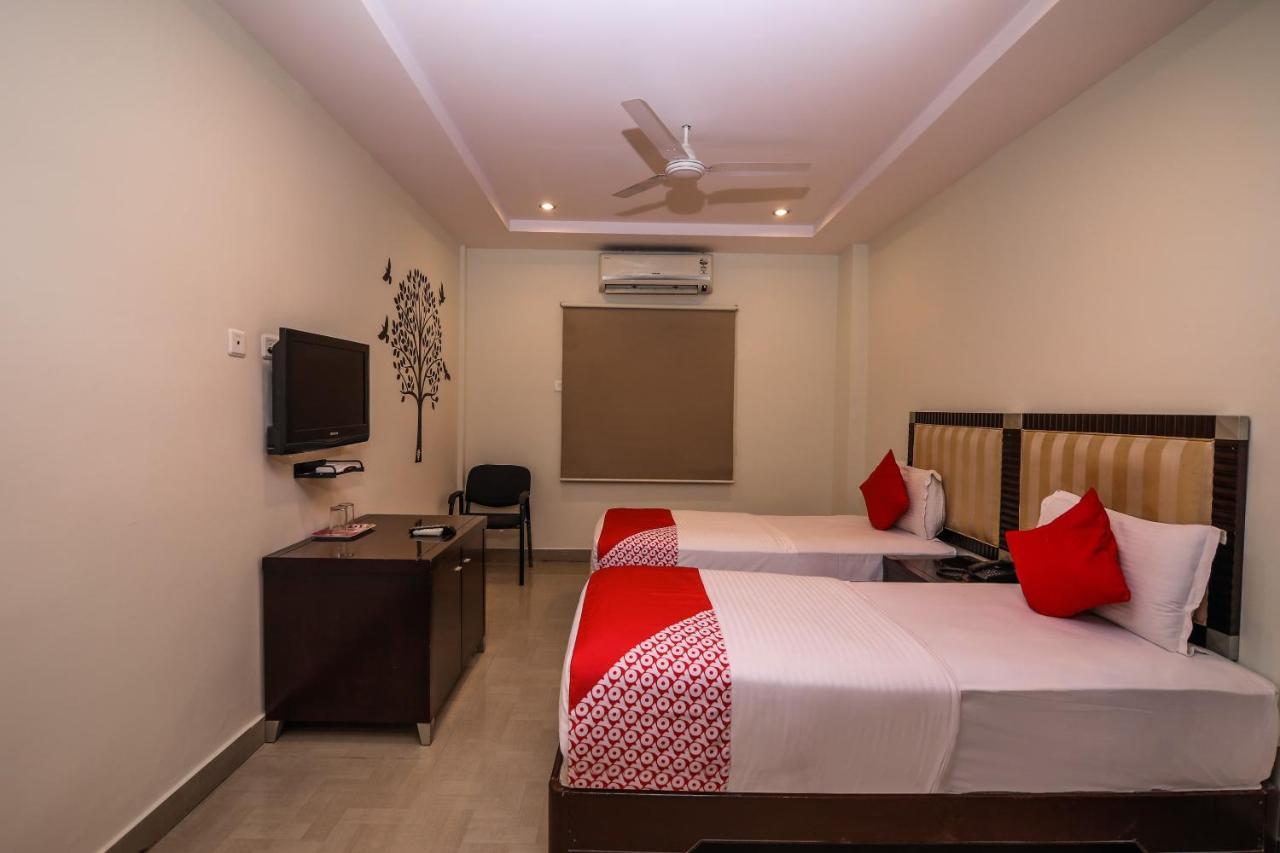 Oyo 588 Kmr Hospitality Services Hyderabad Exterior foto