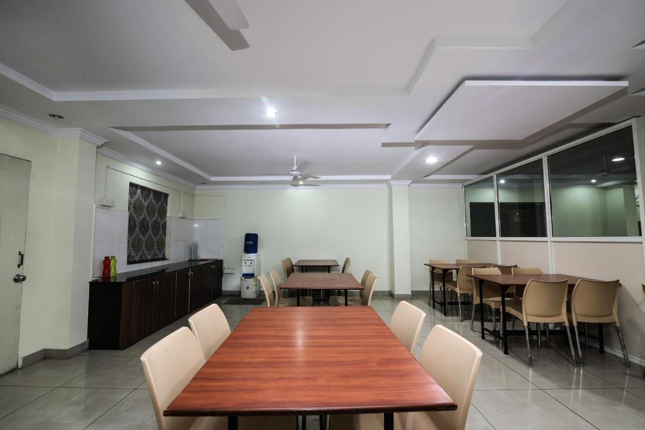 Oyo 588 Kmr Hospitality Services Hyderabad Exterior foto