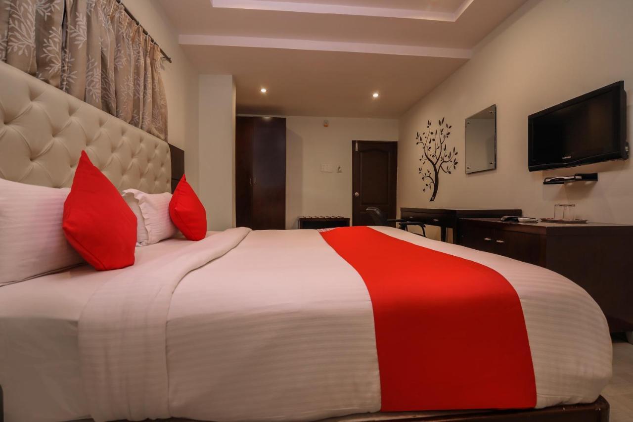 Oyo 588 Kmr Hospitality Services Hyderabad Exterior foto