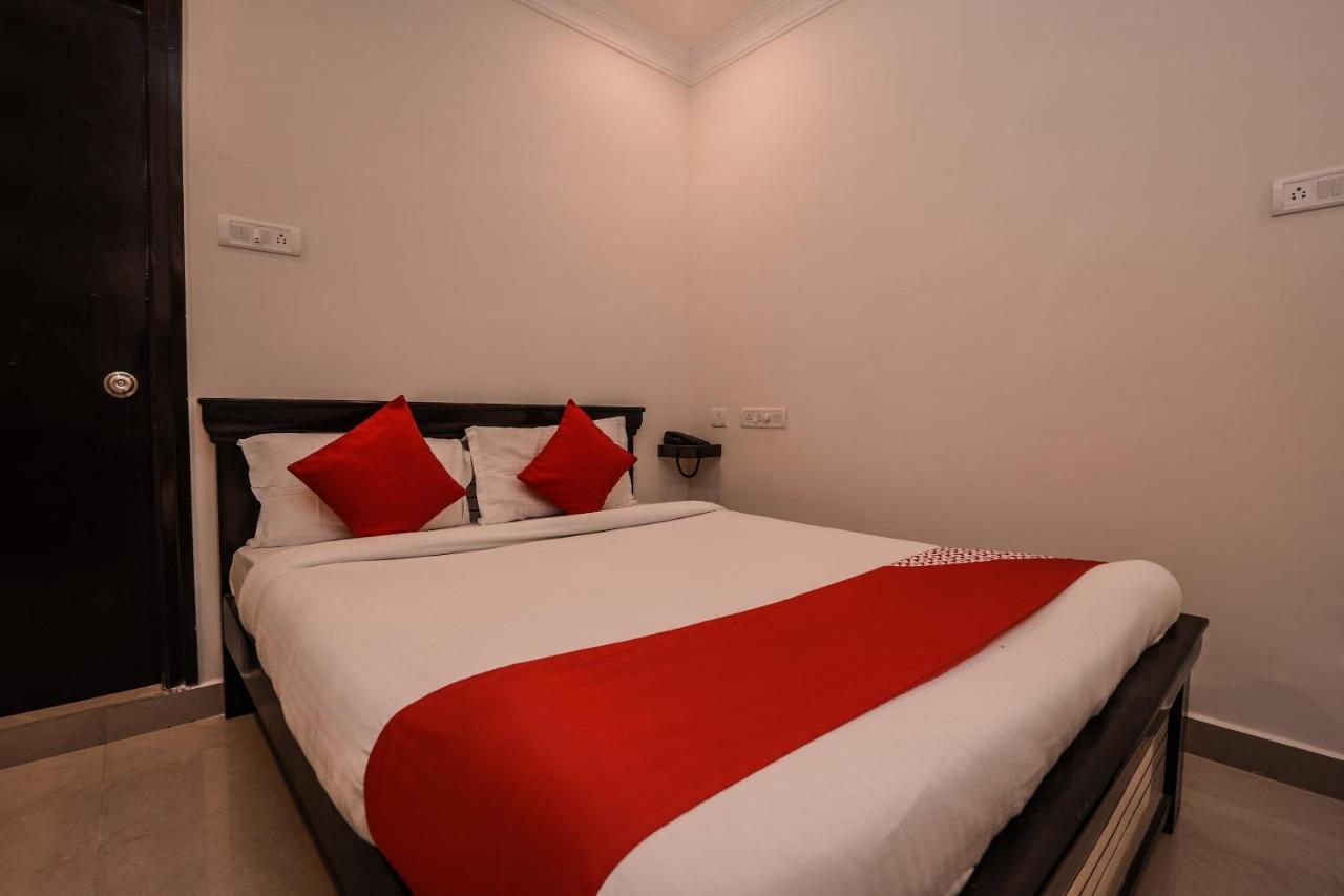 Oyo 588 Kmr Hospitality Services Hyderabad Exterior foto