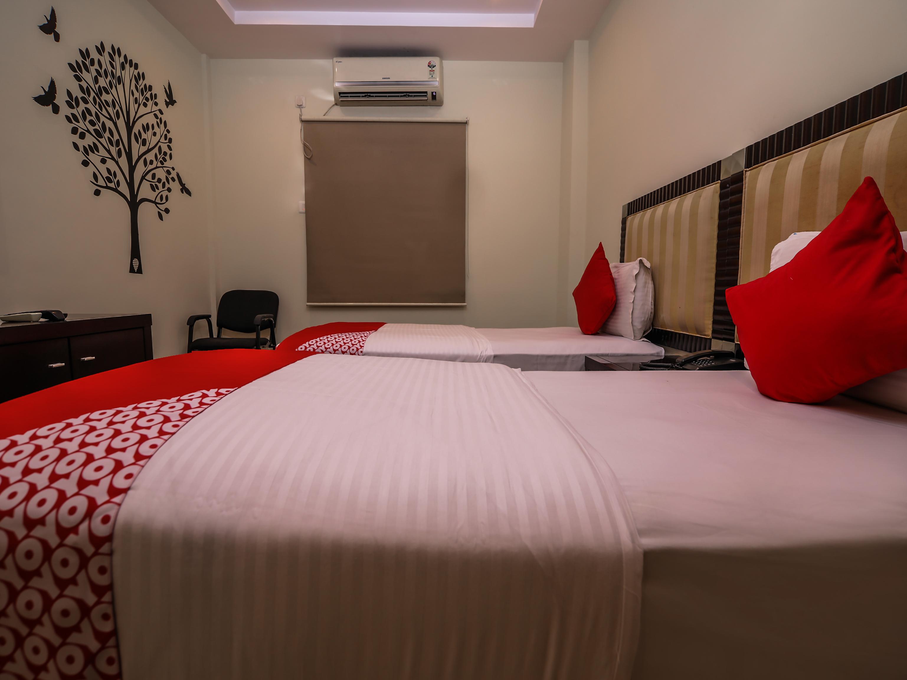 Oyo 588 Kmr Hospitality Services Hyderabad Exterior foto