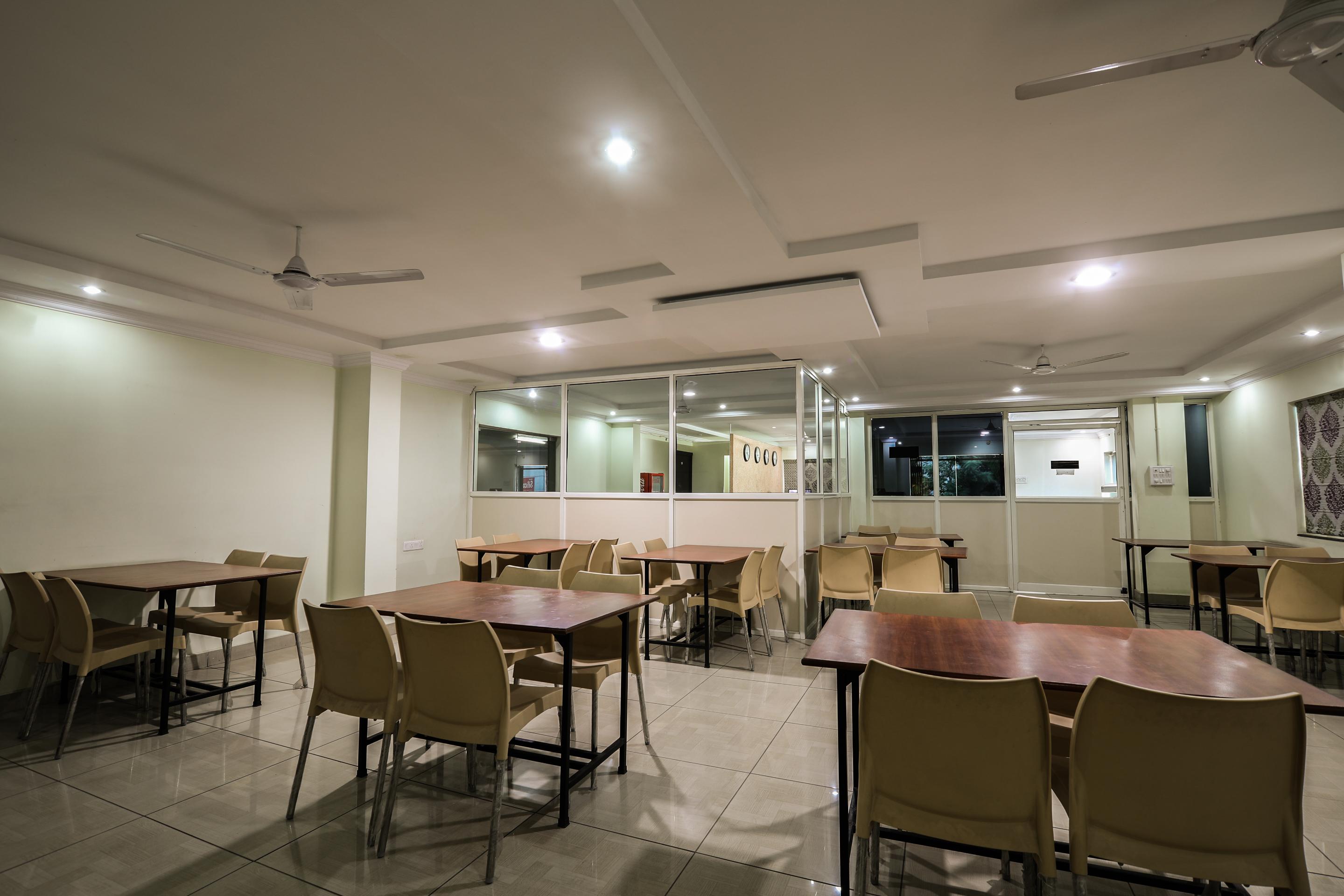 Oyo 588 Kmr Hospitality Services Hyderabad Exterior foto
