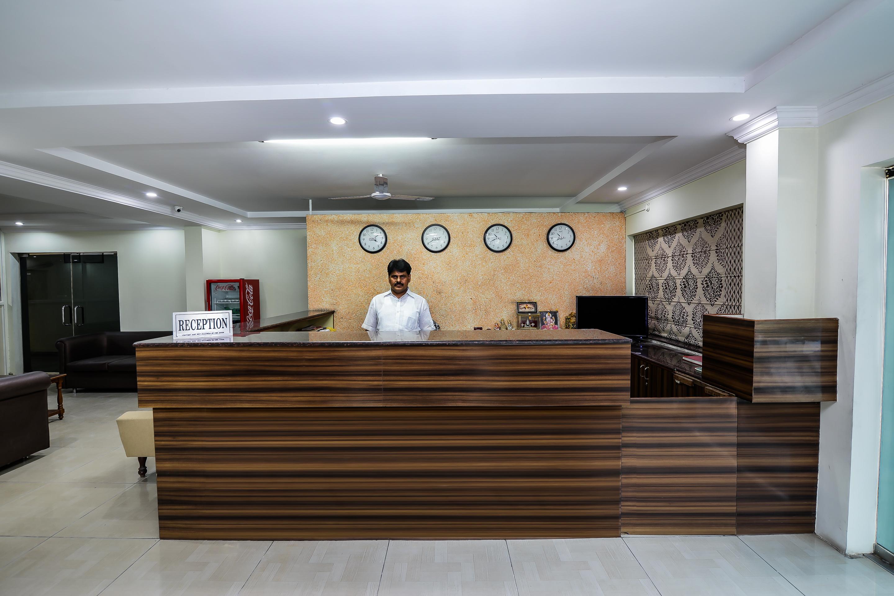 Oyo 588 Kmr Hospitality Services Hyderabad Exterior foto