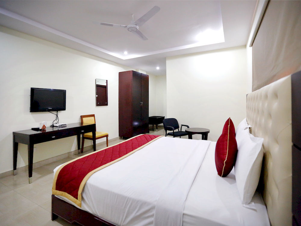 Oyo 588 Kmr Hospitality Services Hyderabad Exterior foto